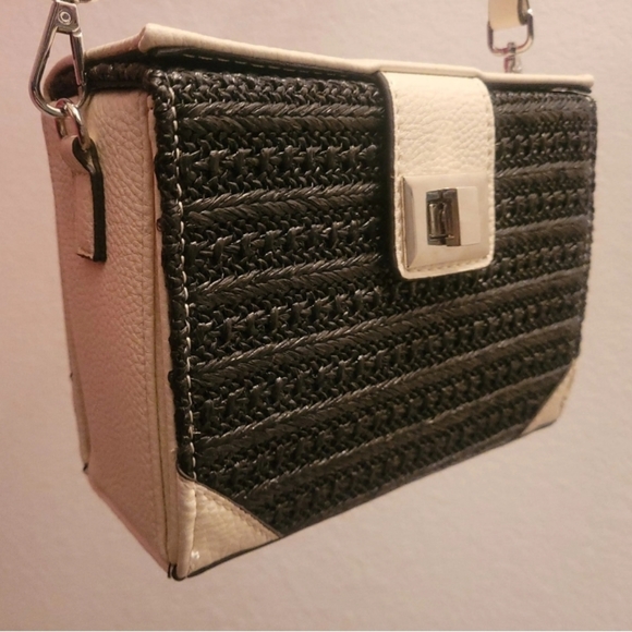 😺STEVE MADDEN BBOXY Crossbody in Black & Cream purse bag - Picture 2 of 15